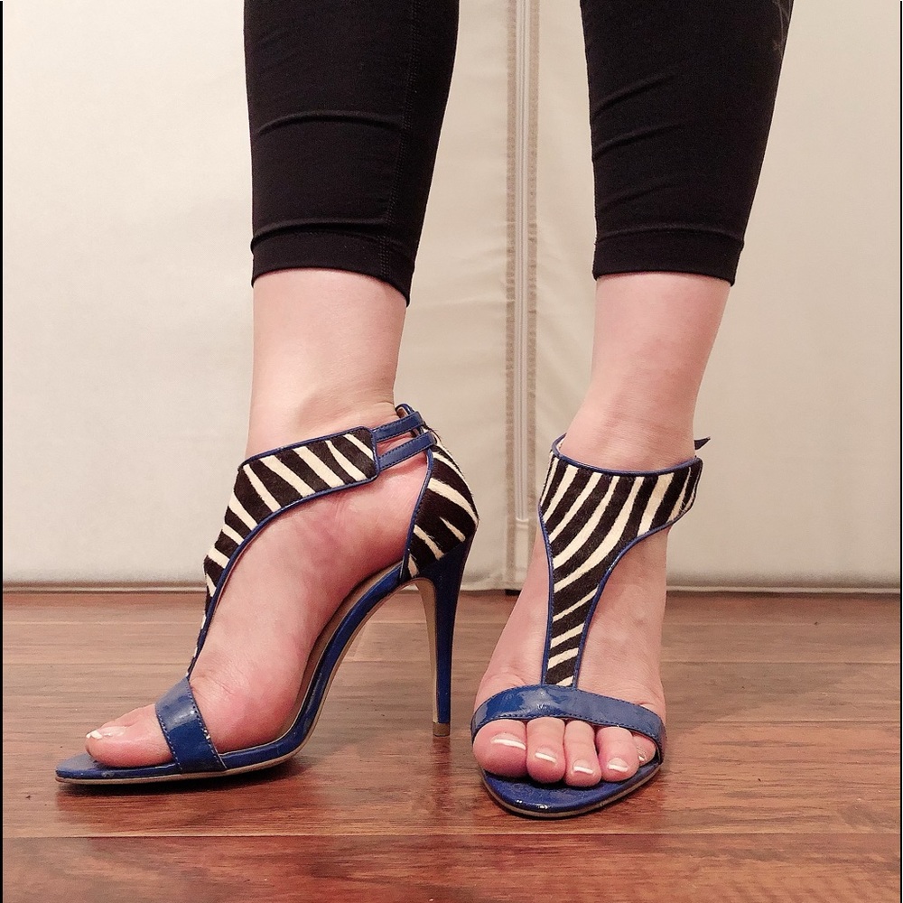 Guess zebra heel
